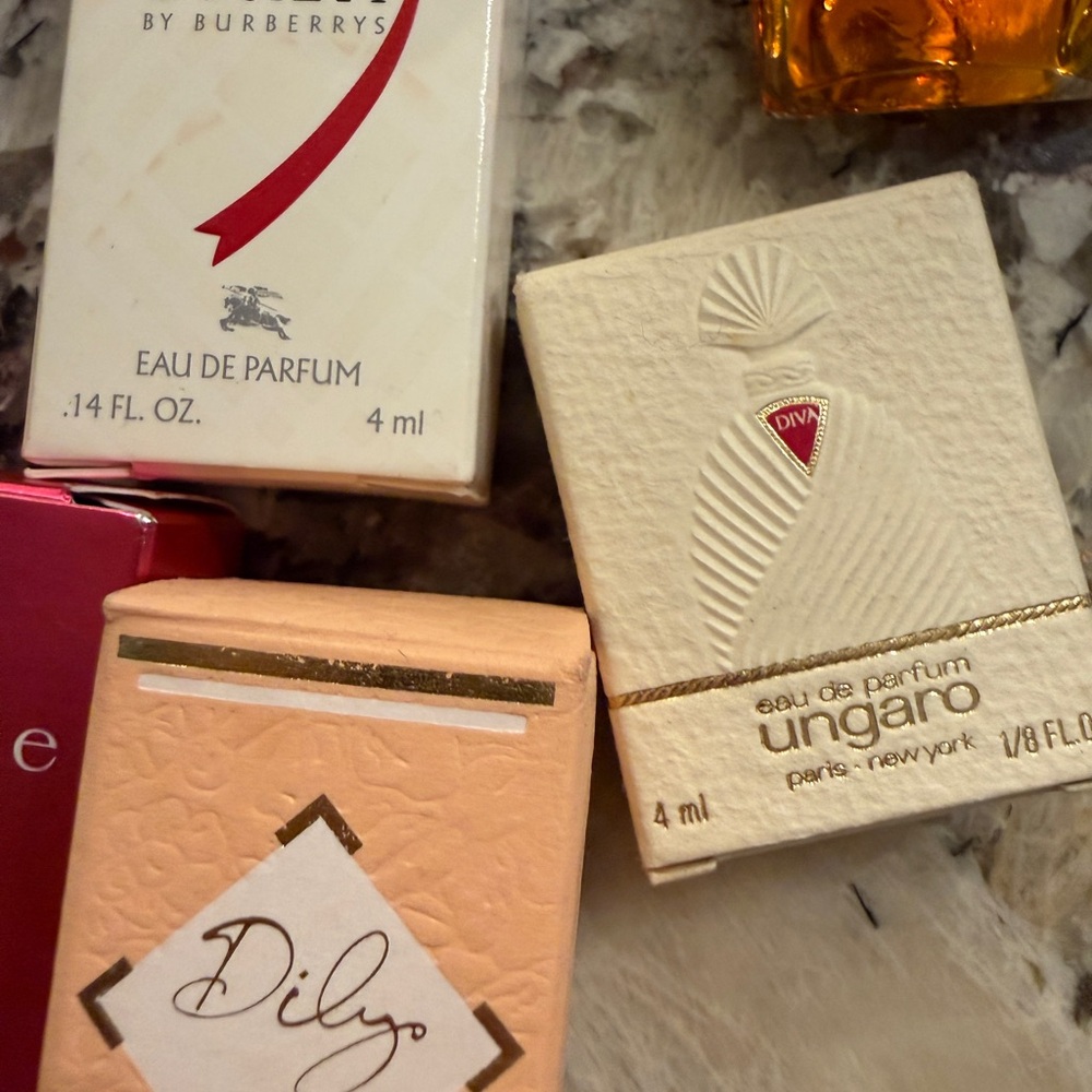 Vintage collection of Assorted Perfume Miniatures Collection samples - Picture 9 of 9